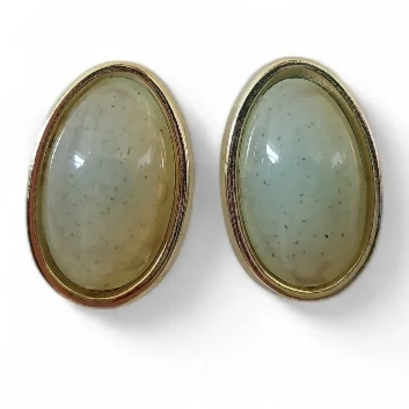Vintage Gold Tone Oval Stud Earrings Robin Egg Blue Cabochon Classic Retro - Picture 2 of 9